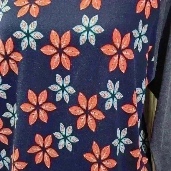 Lularoe Randy Top - Picture 2 of 5
